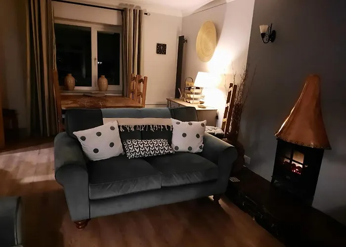 Croak Cottage, Frogmore