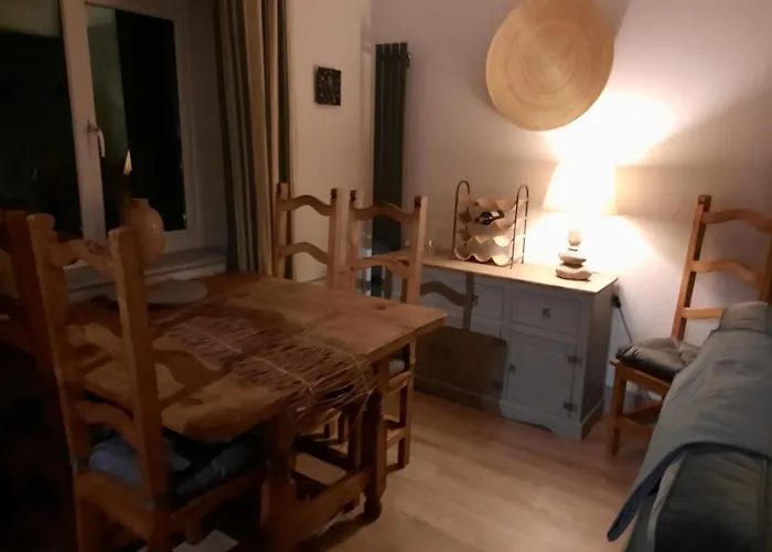 Croak Cottage, Frogmore