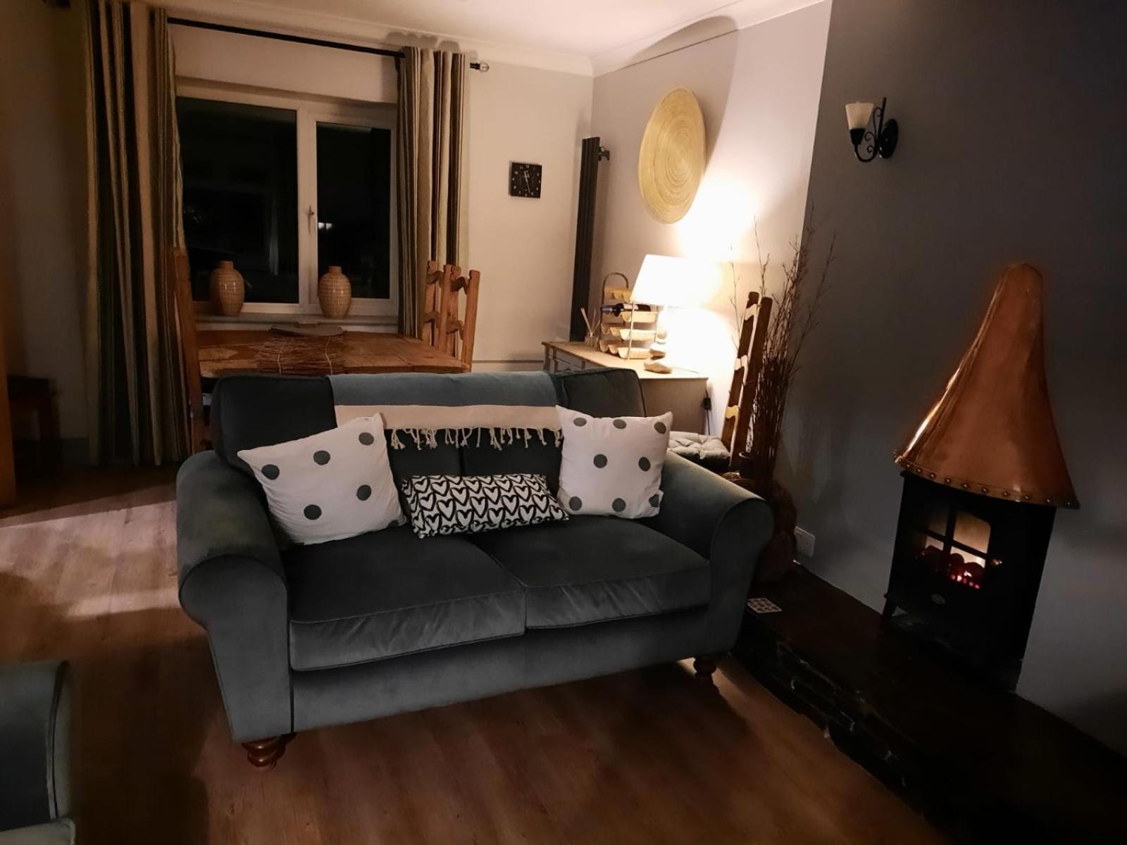 Croak Cottage, Frogmore * South Pool