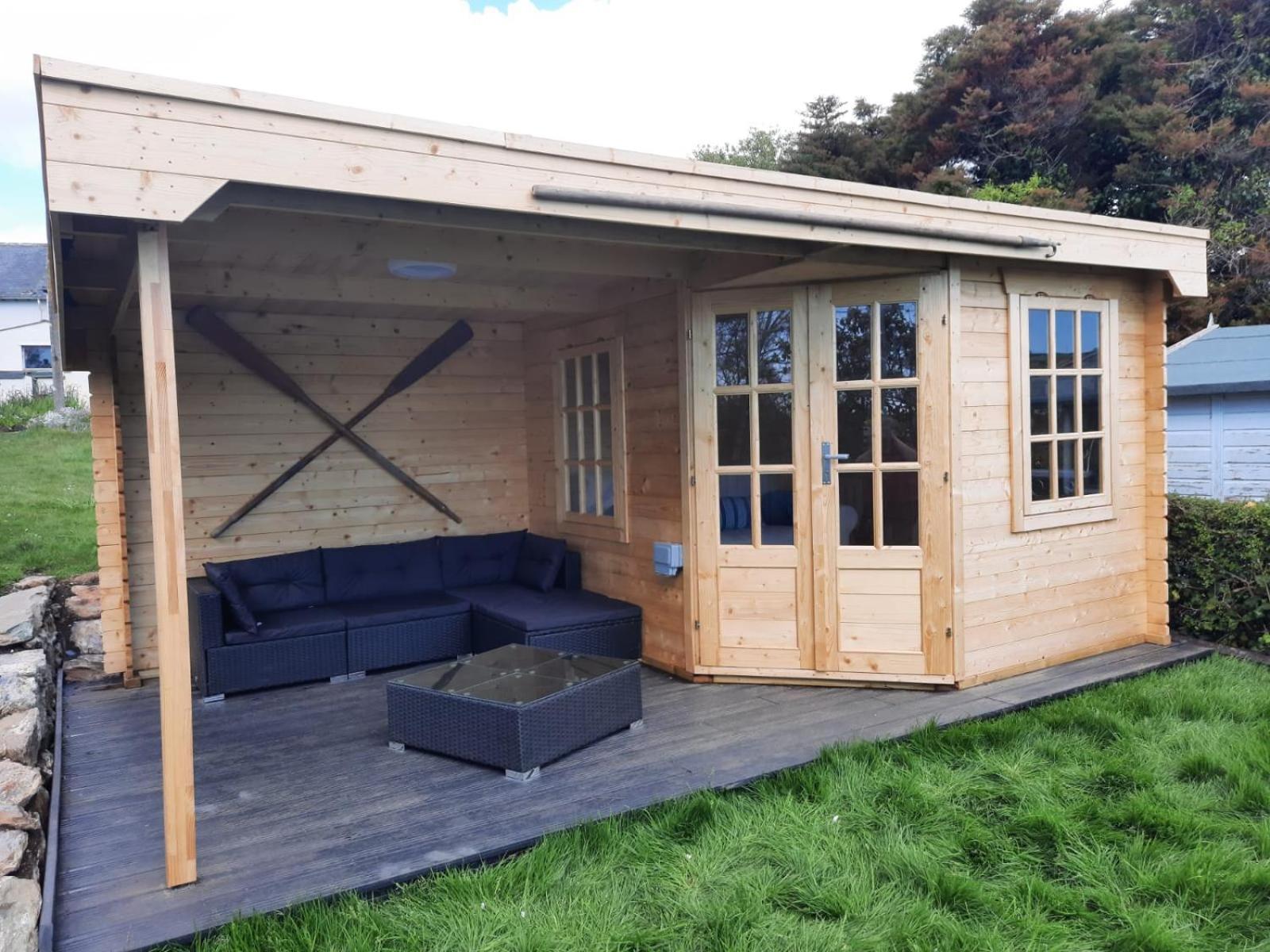 Croak Cottage, Frogmore Holiday home South Pool