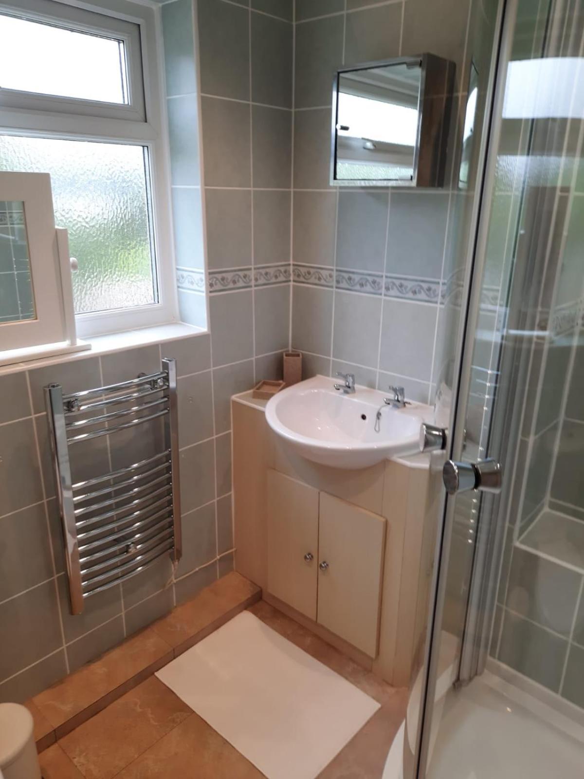 Croak Cottage, Frogmore Holiday home *