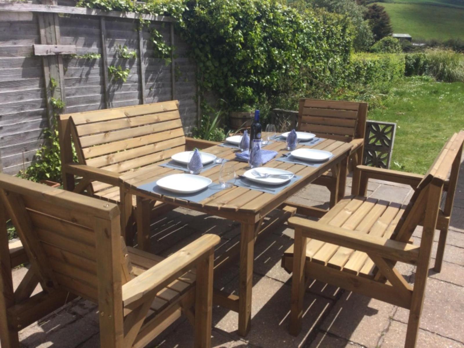 Croak Cottage, Frogmore Holiday home